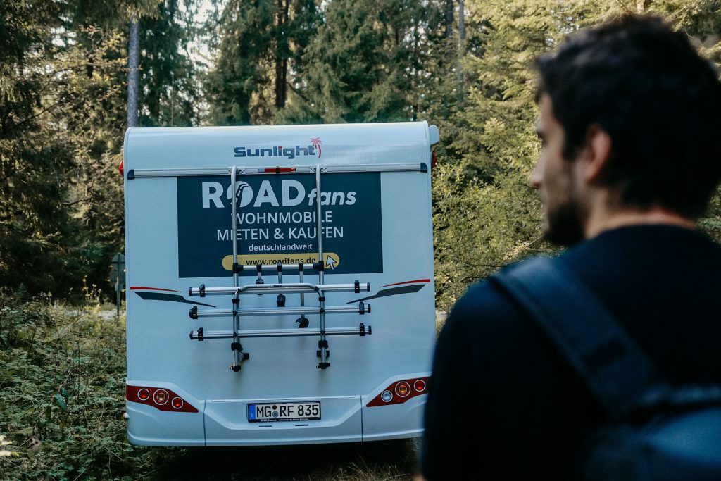 Roadfans Wohnmobil im Wald