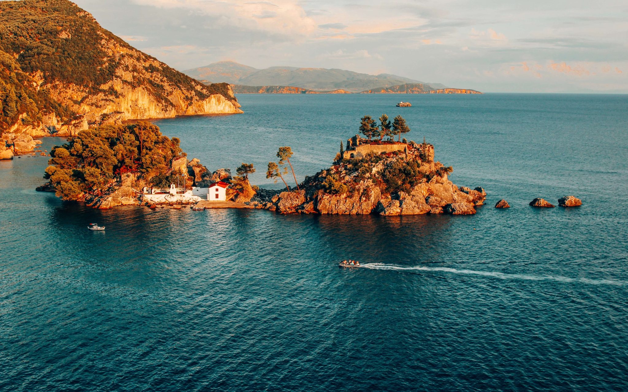 Insel im blauen Meer