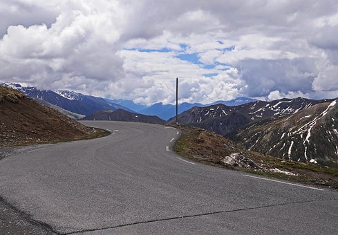 Womo Tour Südfrankreich - Blick auf eine Passstraße in Südfrankreich