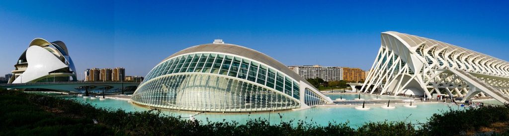 Wintercamping Spanien - Das Gebäude- und Parkkomplex Ciudad de las Artes y las Ciencas in Valencia