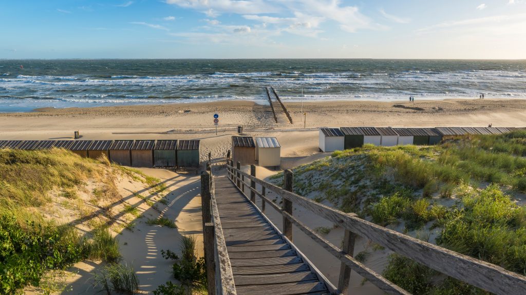 Camping Pfingsten, Blick auf einen Strand in Zeeland