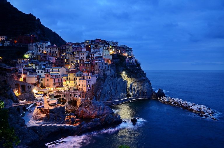 Camping Italien am Meer - Blick auf die italienische Küste und das Meer