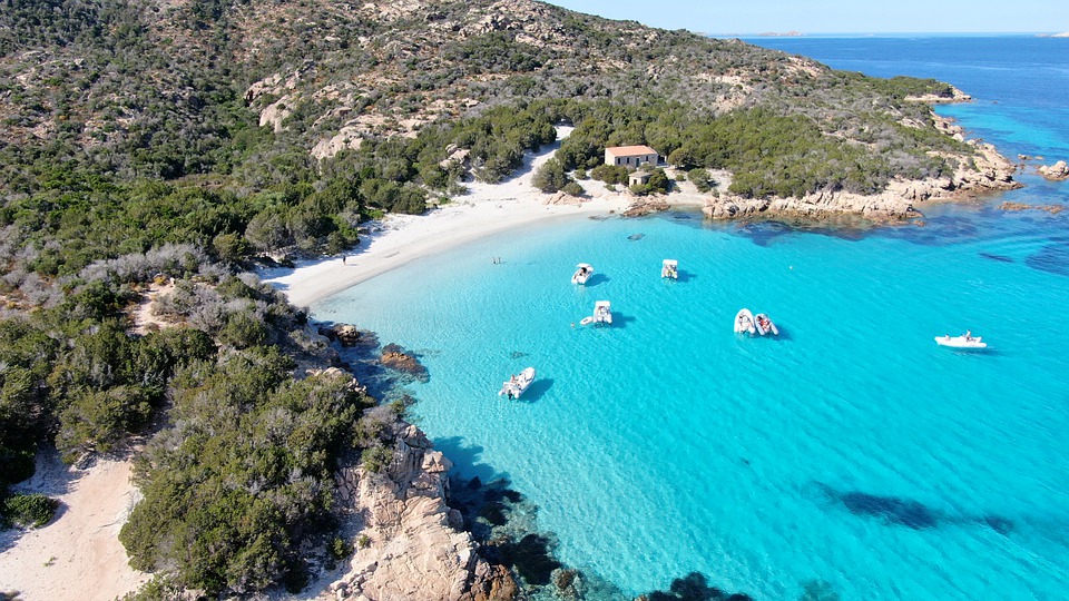 Camping Italien am Meer - Blick auf die Küste Sardiniens.