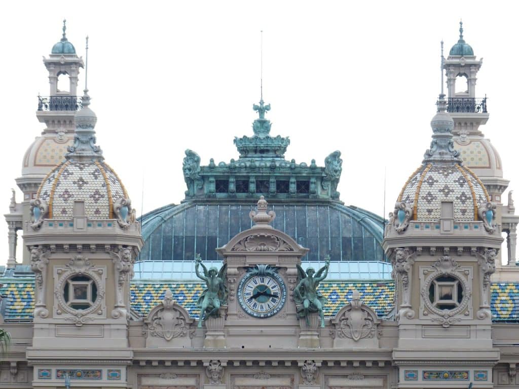 5-Sterne Camping Frankreich - Blick auf das Casino in Monte Carlo, Monaco.