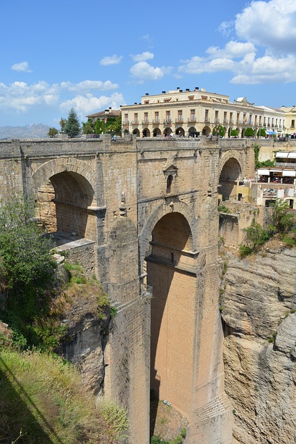 Unbekannte Reiseziele - Blick auf die Schlucht in Ronda, Spanien.