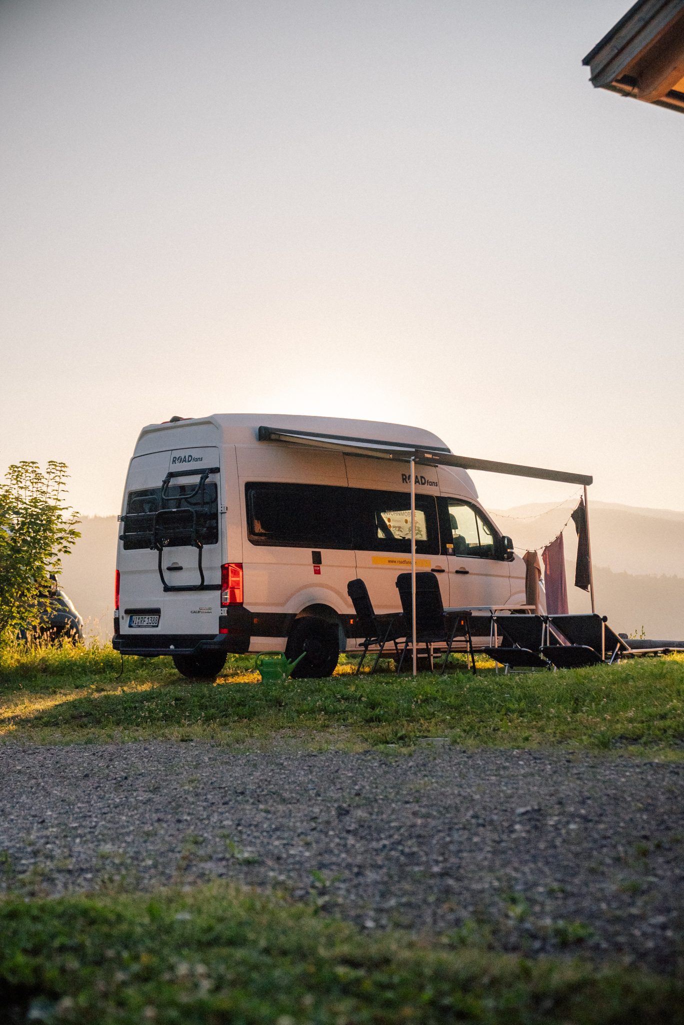 Wohnmobil auf Wiese