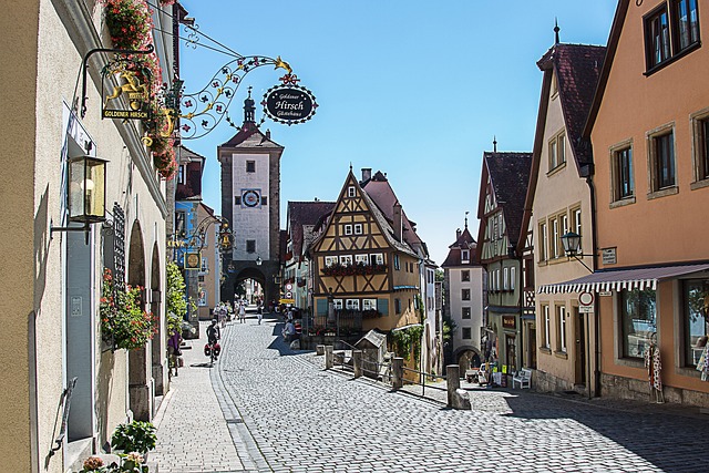 Campingplätze am Fluss - Blick auf Rothenburg ob der Tauber.