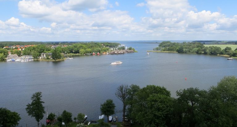 Camping Mecklenburgische Seenplatte - Blick auf die Müritz in der mecklenburgischen Seenplatte.