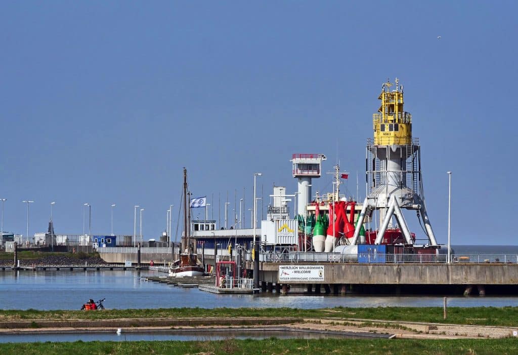 Silvester Camping 2023 - Blick auf einen Seehafen in Cuxhaven an der Nordsee.