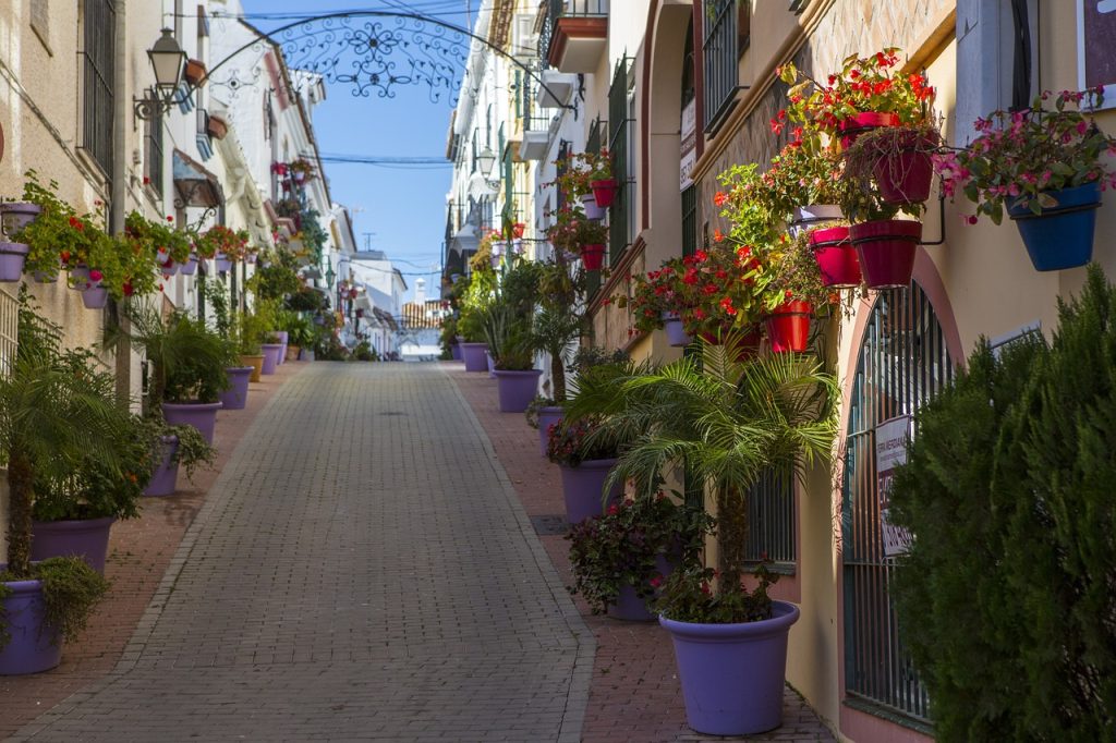 Camping Marbella - Blick auf eine Straße in Estepona.