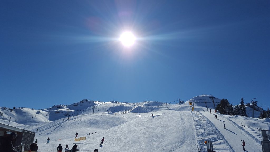 Wintercamping Skigebiet Österreich - Blick auf das Skigebiet im Zillertal.