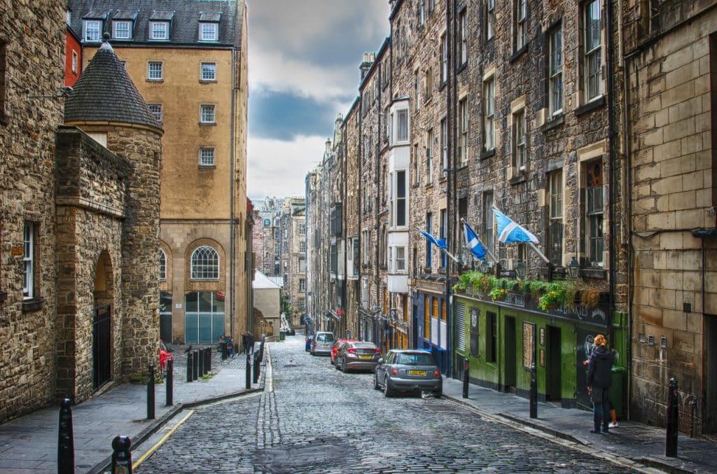 Camping Edinburgh - Blick auf eine Gasse in Edinburgh.