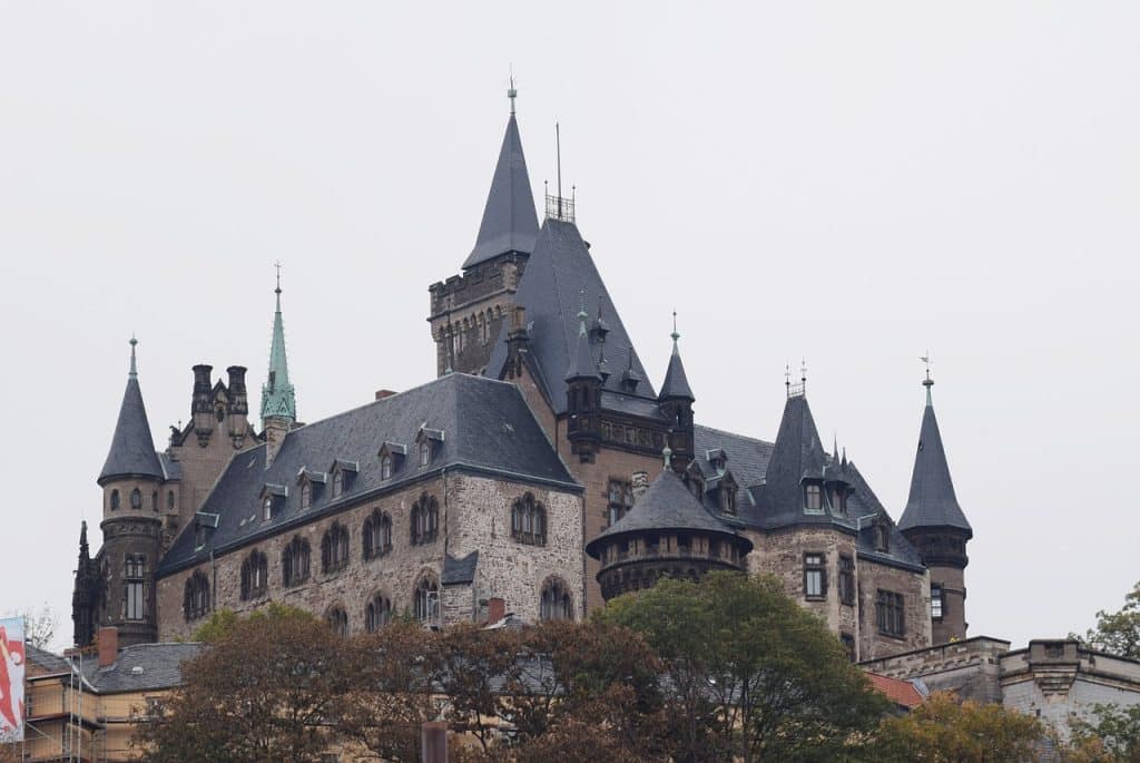 Brückentage 2024 Berlin - Blick auf das Schloss Wernigerode im Harz.